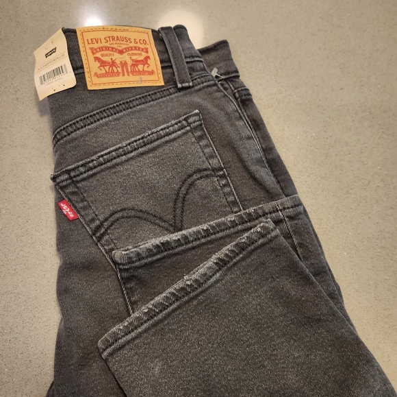 NEW Levi's Wedgie Straight Jeans - Picture 9 of 10